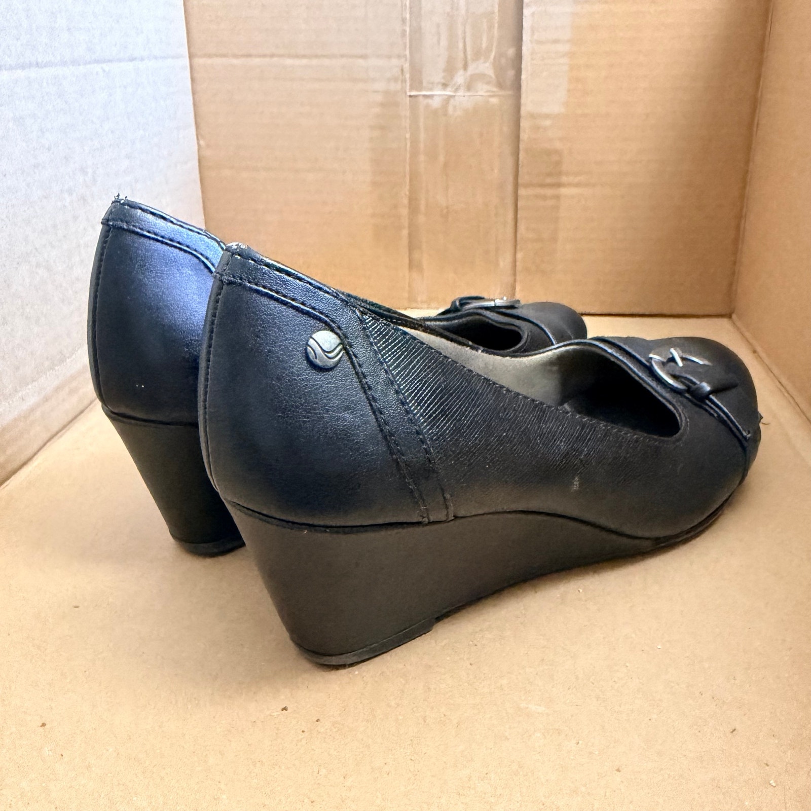 Life Stride Julep Womens 7 Black Wedge Pumps Comfort Dress Shoes Buckle Accent — image 5 of 8
